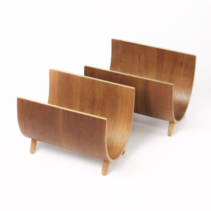MID-CENTURY WOODEN MAGAZINE / BOOK HOLDER