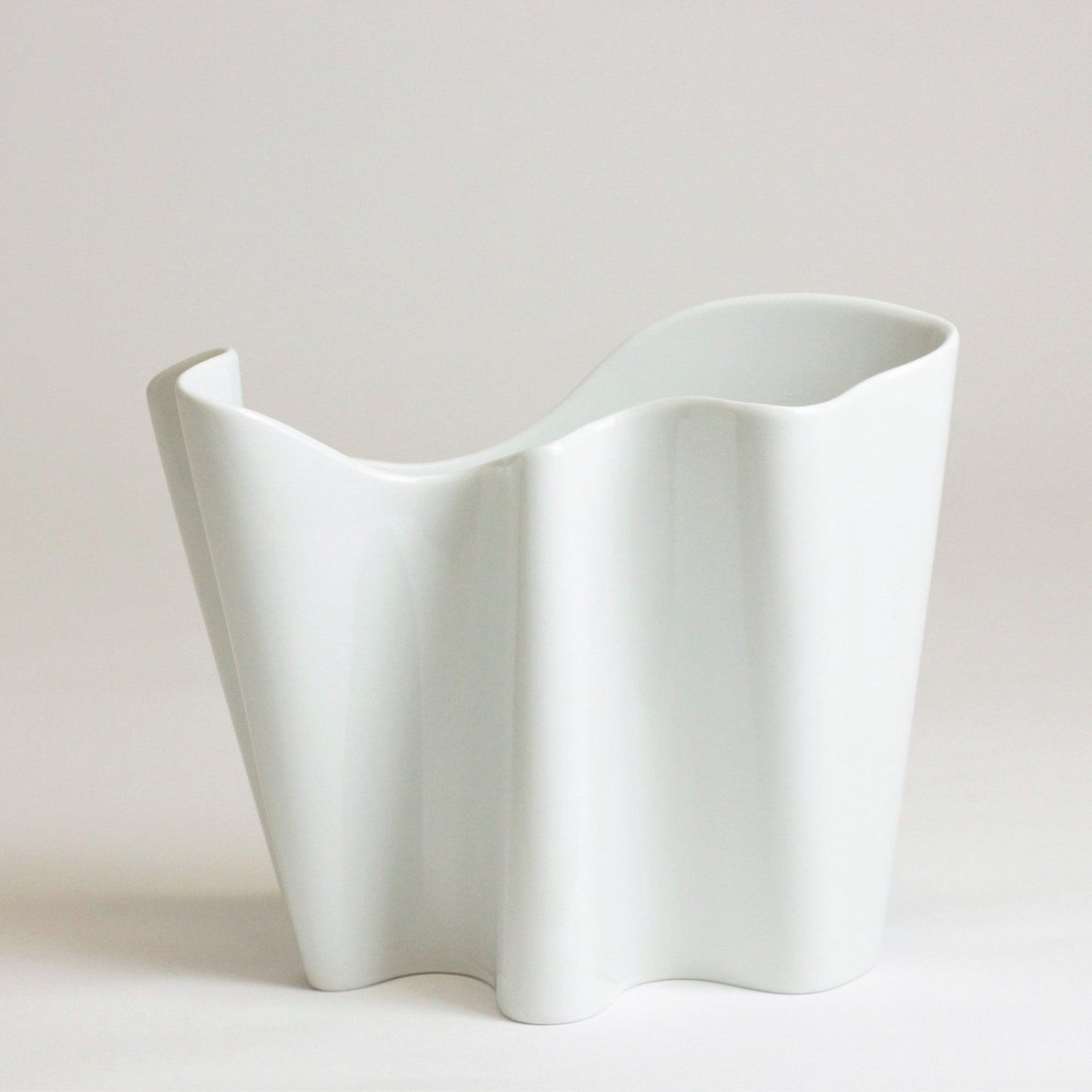 WAVY CERAMIC VASE