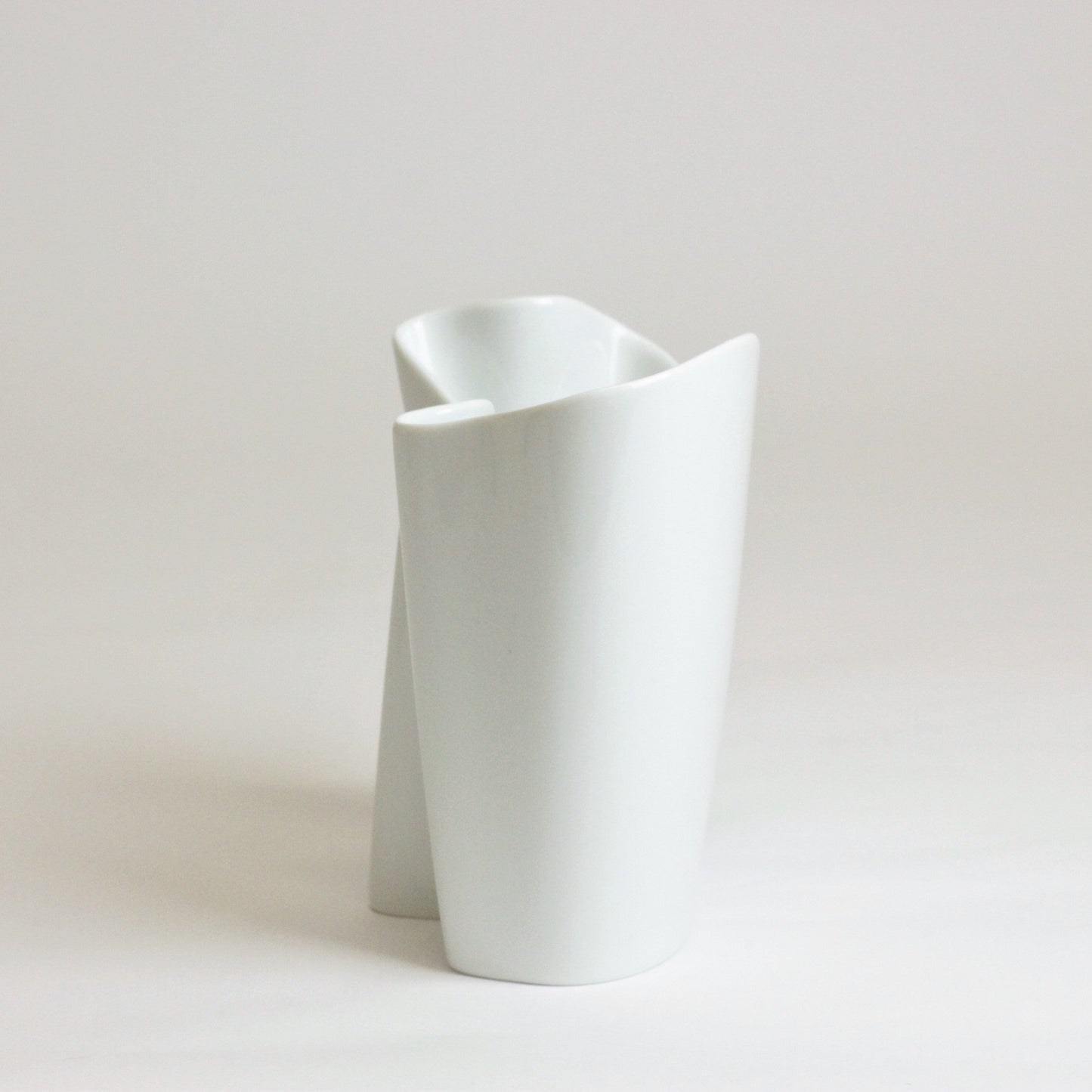 WAVY CERAMIC VASE