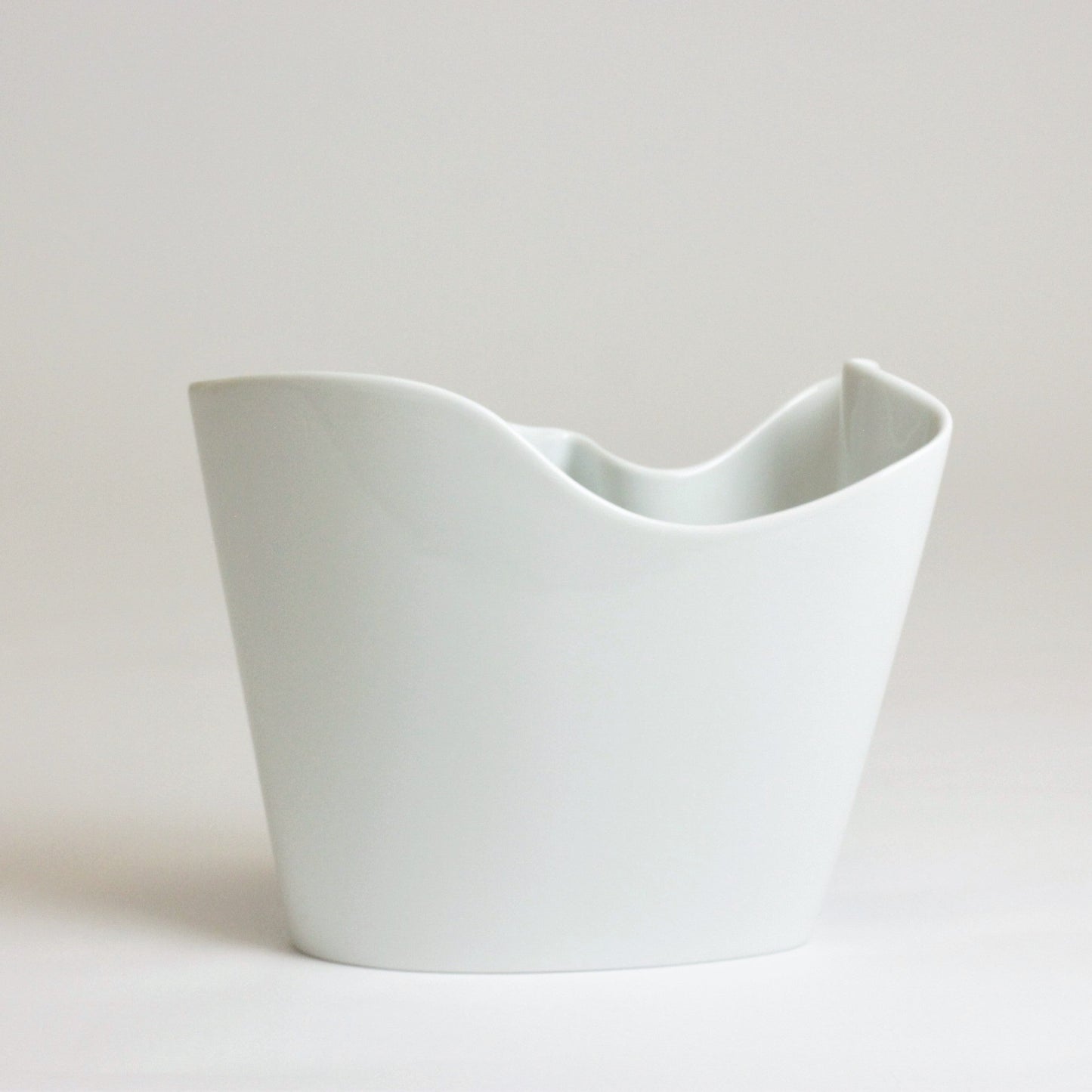 WAVY CERAMIC VASE