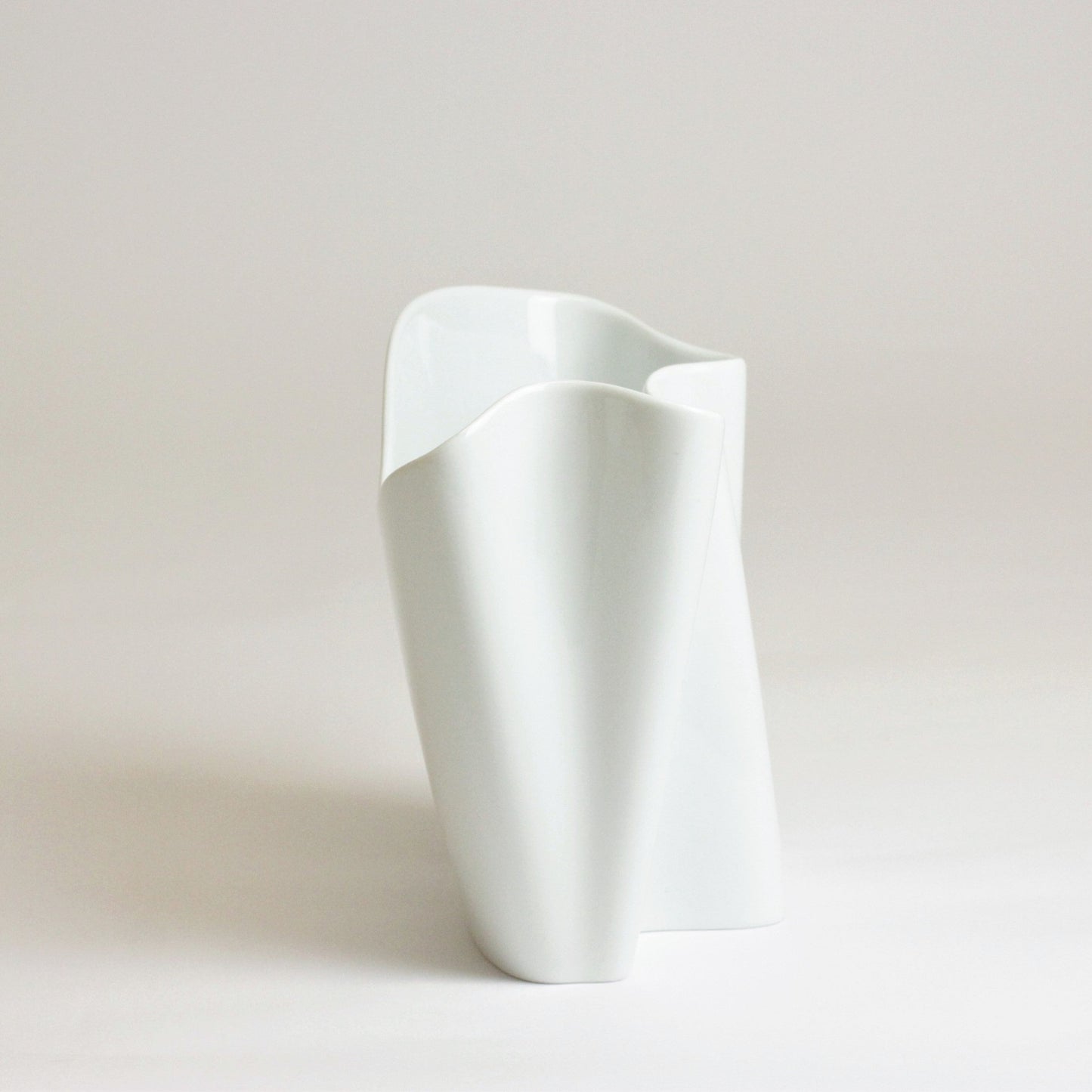 WAVY CERAMIC VASE