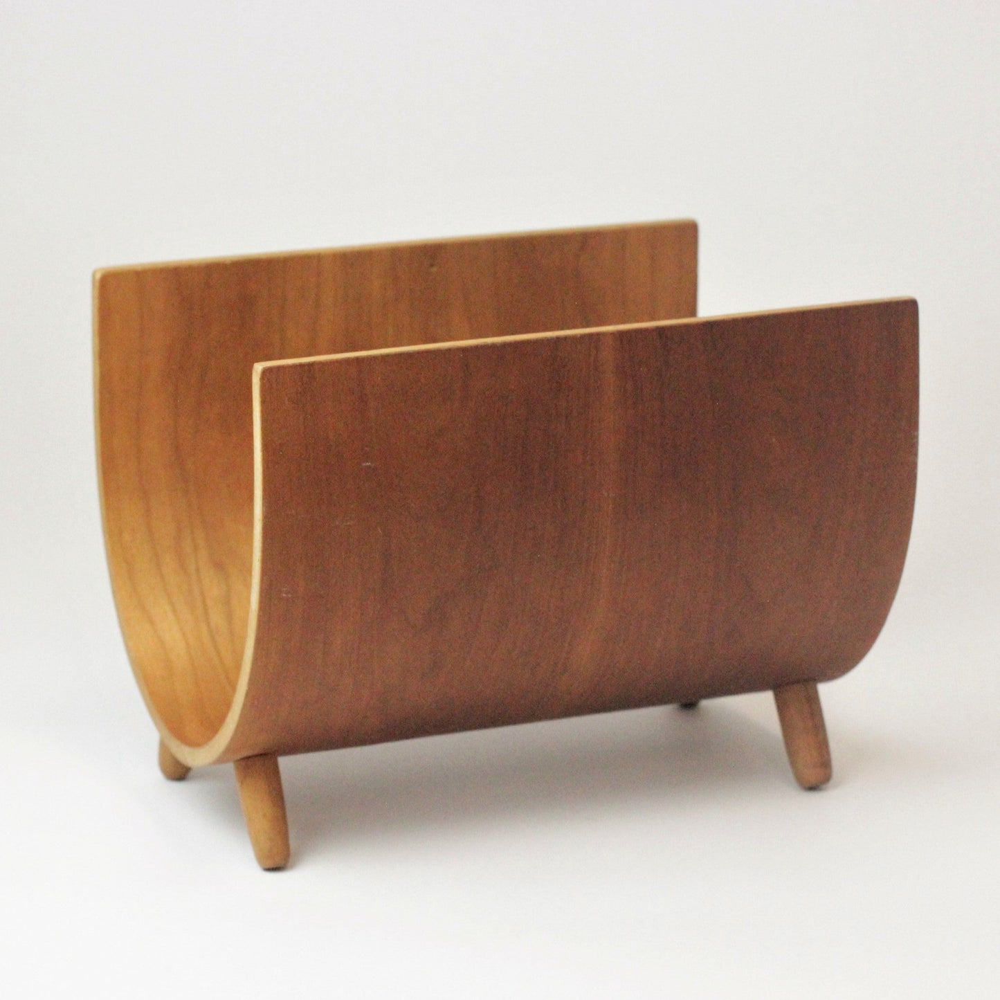 MID-CENTURY WOODEN MAGAZINE / BOOK HOLDER