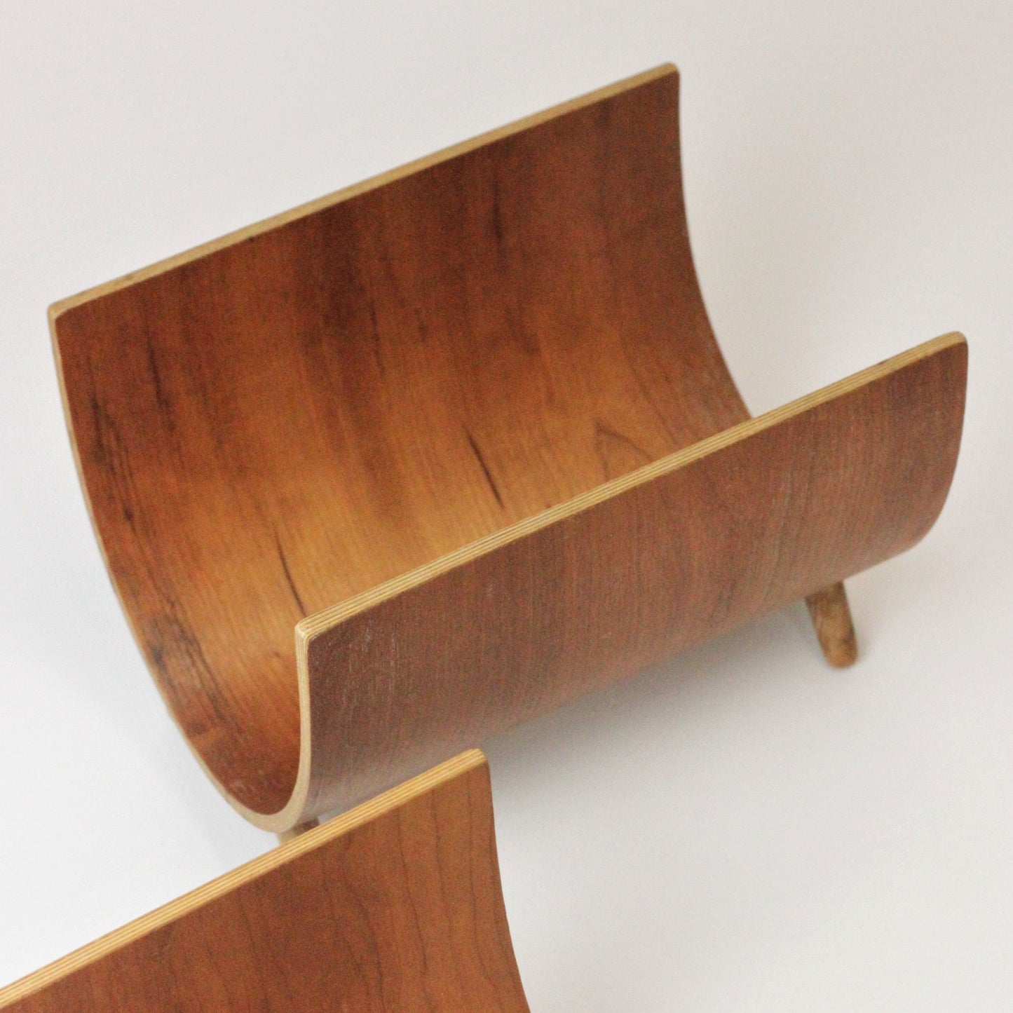 MID-CENTURY WOODEN MAGAZINE / BOOK HOLDER