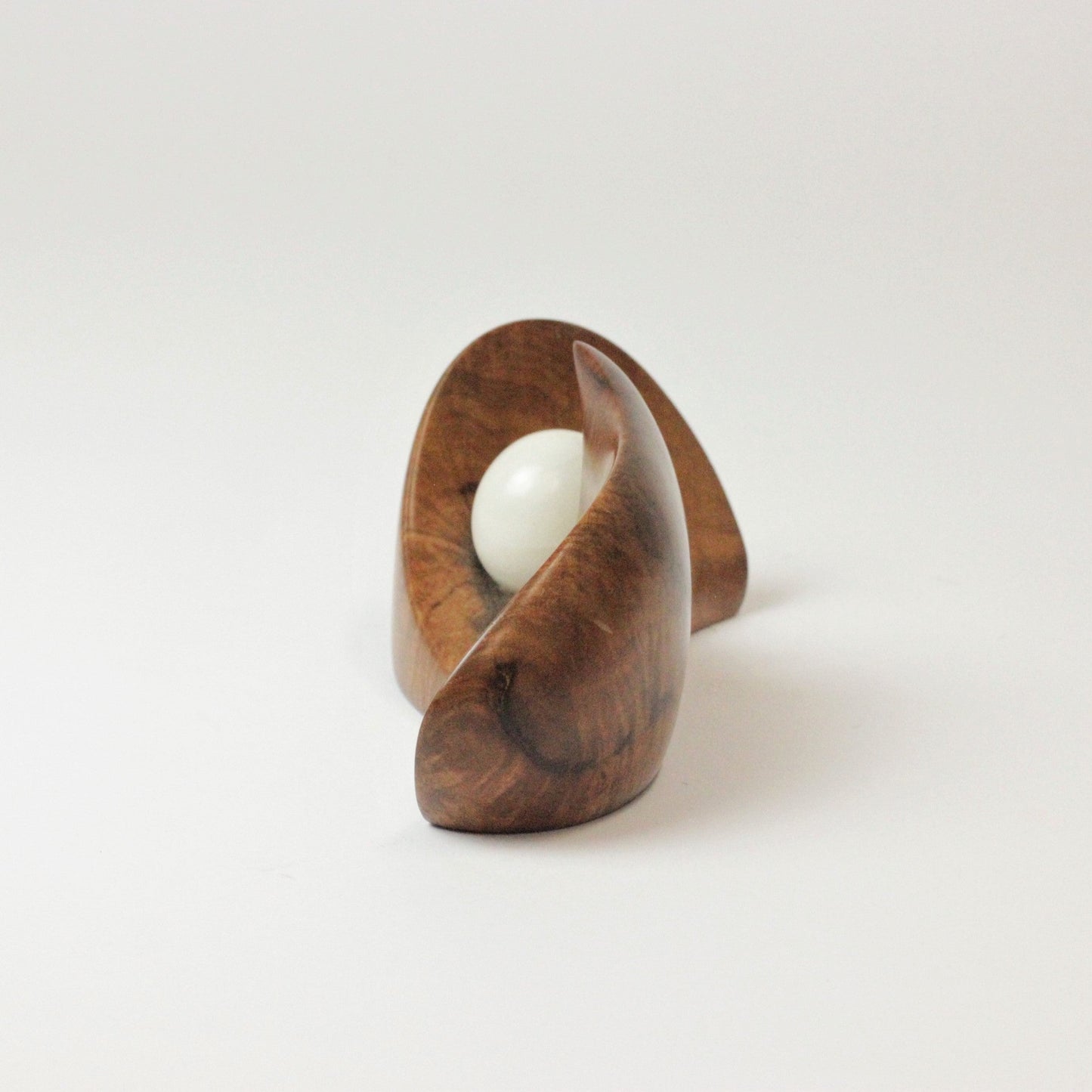 MID-CENTURY ABSTRACT WOODEN SCULPTURE