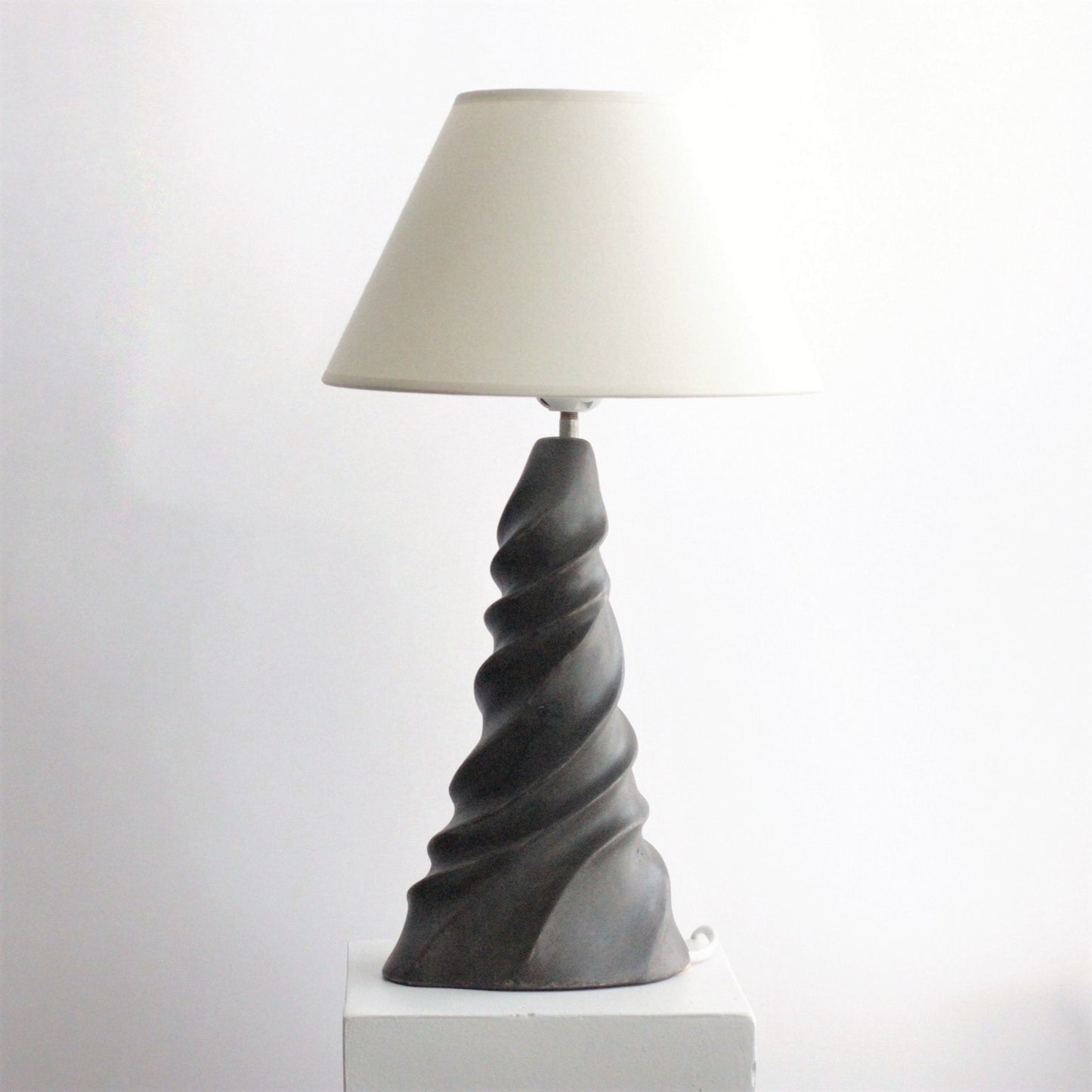 ABSTRACT TABLE LAMP