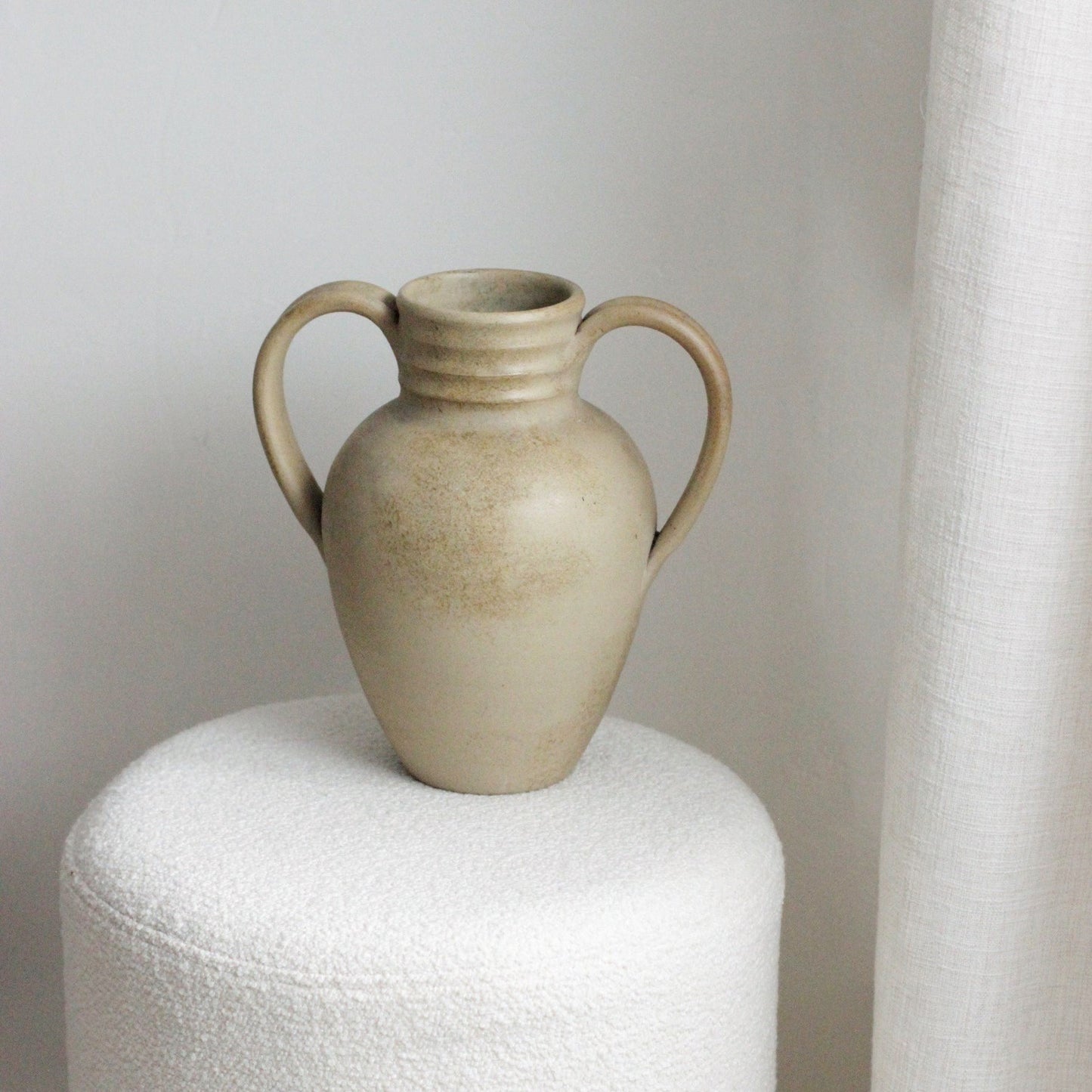 STONEWARE DOUBLE-HANDLED POT