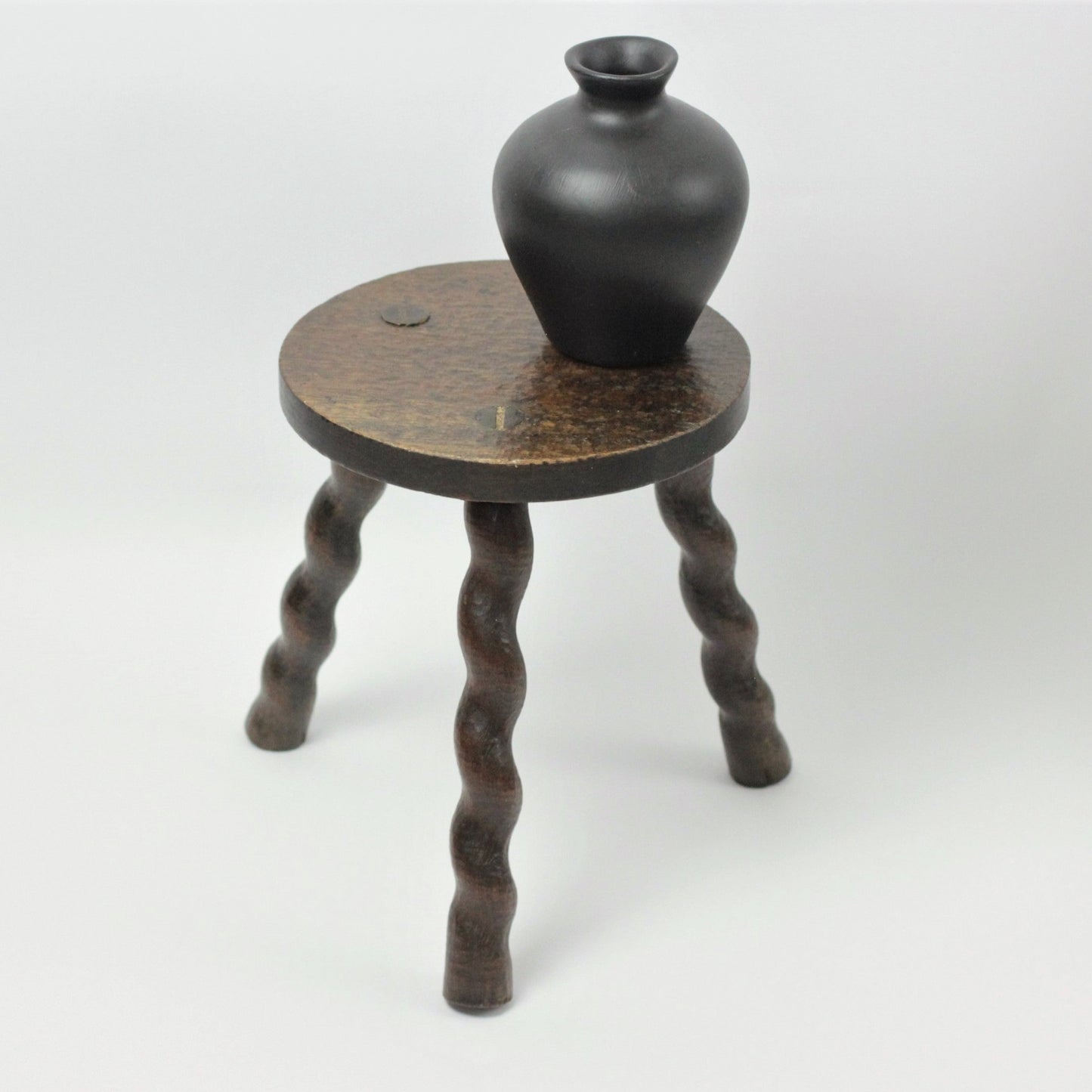 WAVY LEGS WOODEN STOOL