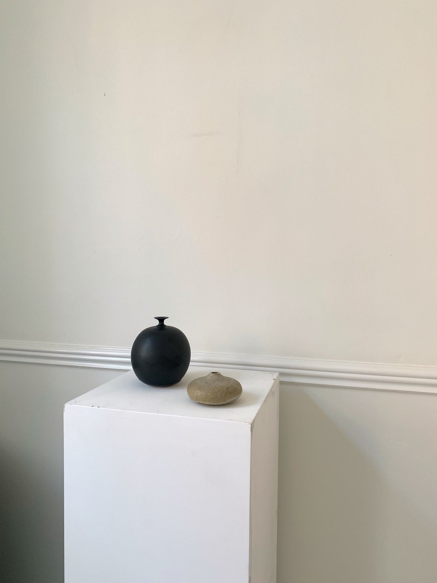 MID-CENTURY VASE SET
