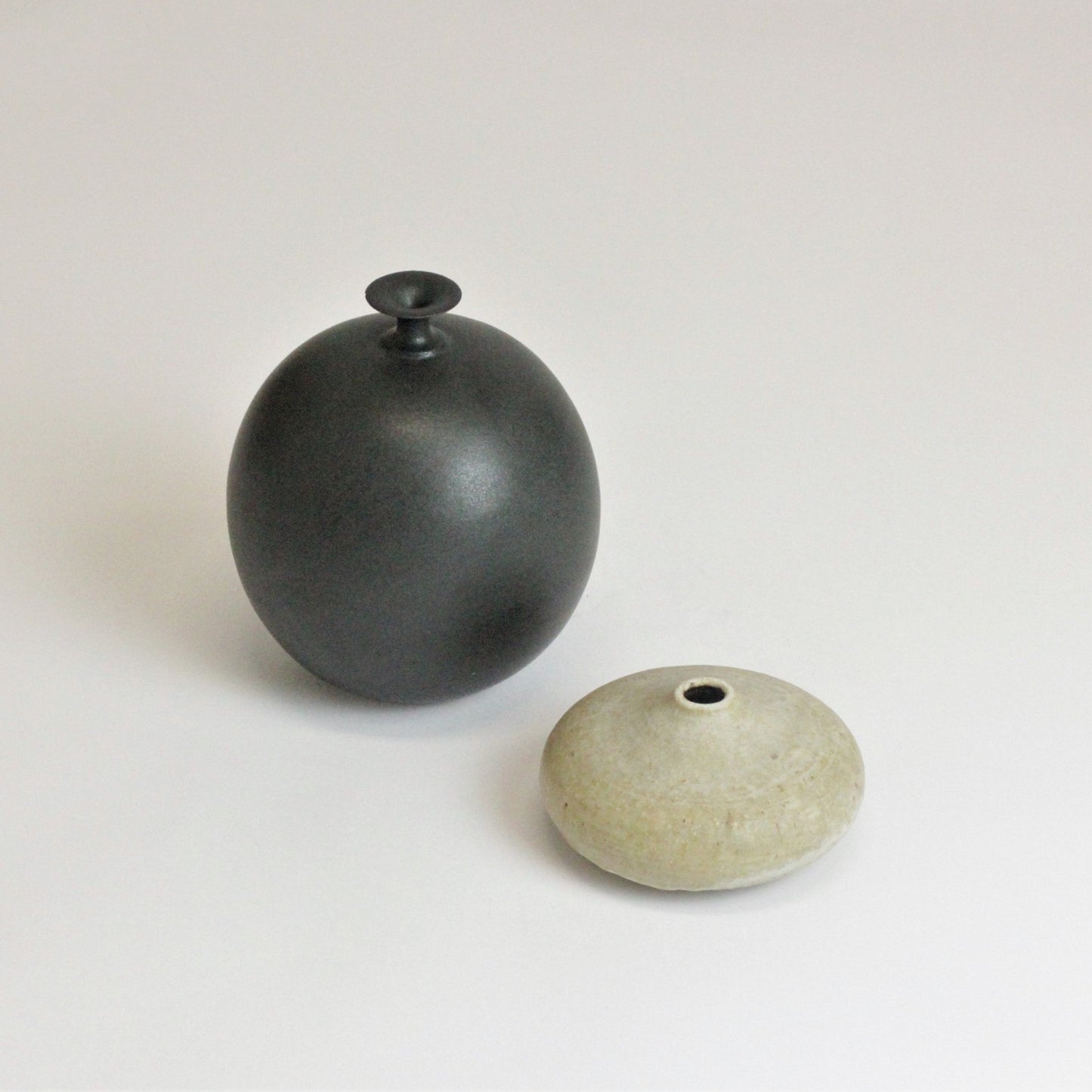 MID-CENTURY VASE SET
