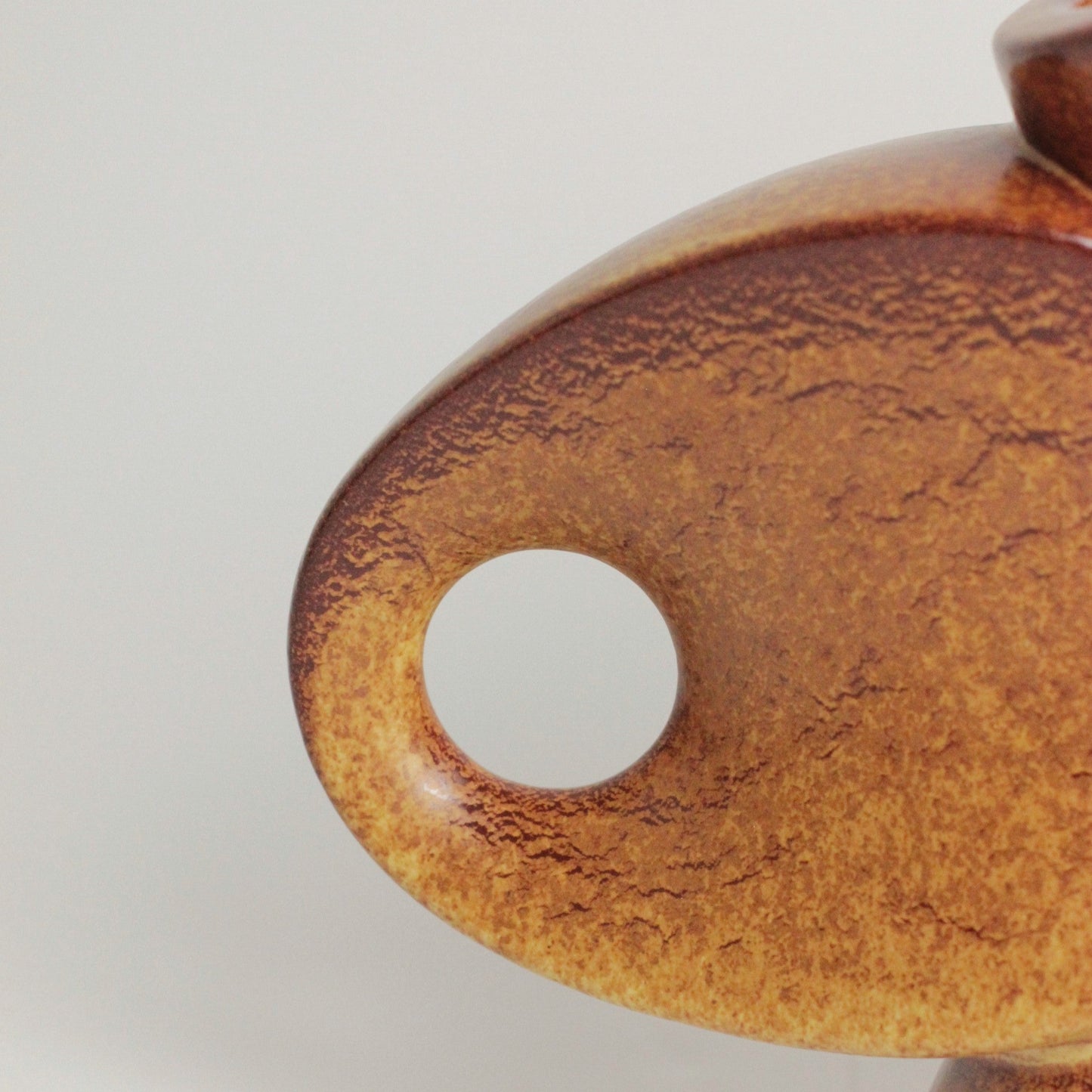 SCULPTURAL CERAMIC VASE I